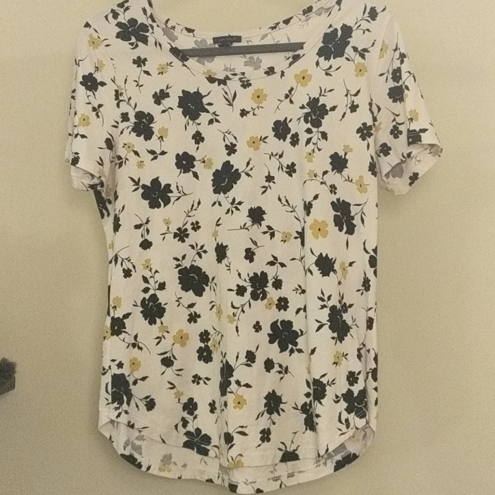 Ann Taylor women's casual t-shirt